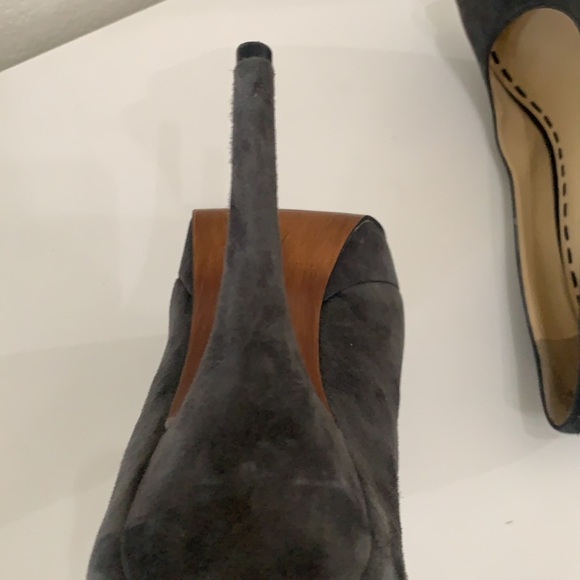 Enzo Angiolini Gray Suede Peep Toe Pumps Size 9 - Picture 10 of 10